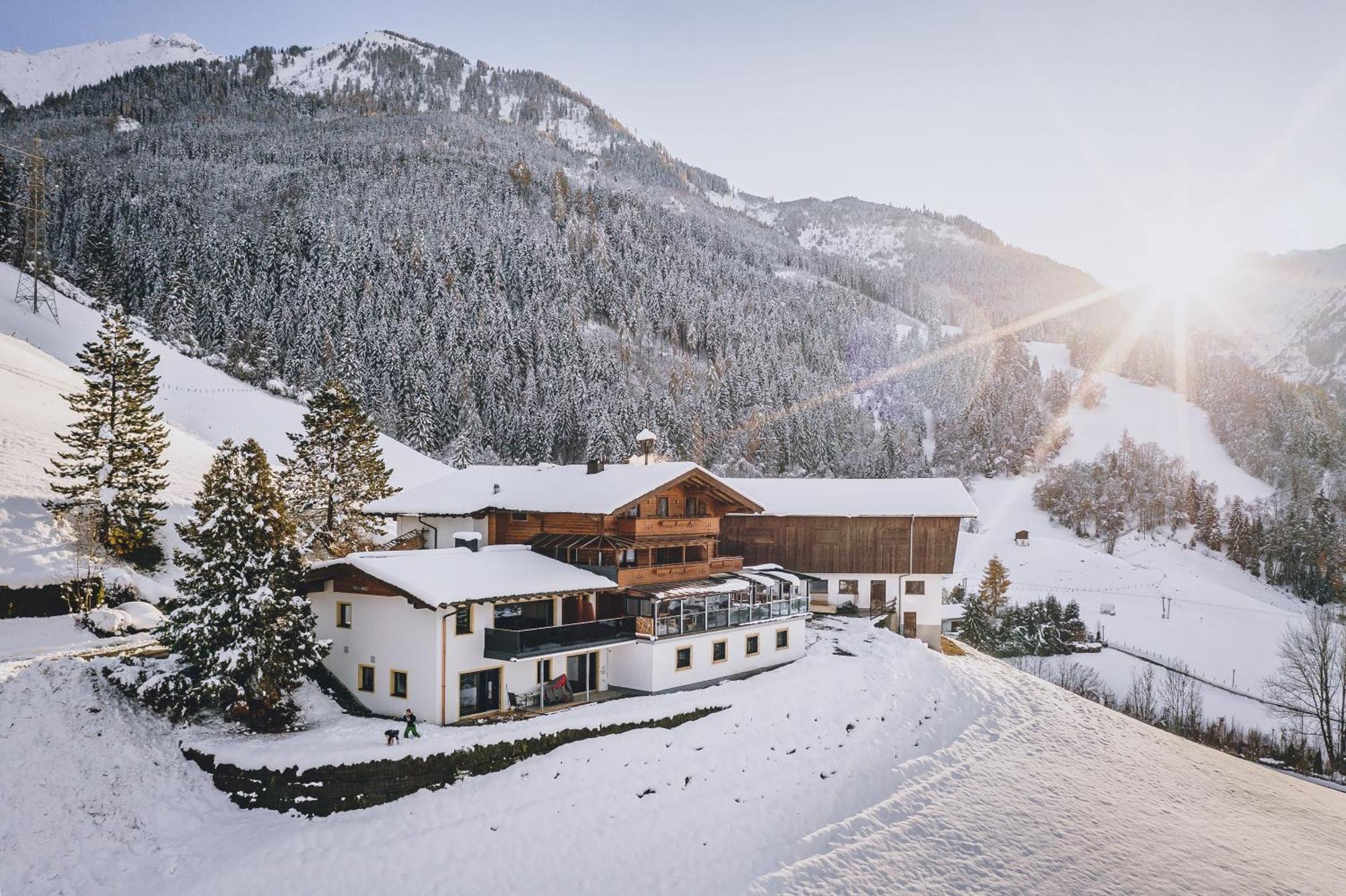 Panorama Hotel Guggenbichl - Inkl Sommerkarte, Einmaliger Eintritt Ins Tauern Spa & Bester Ausblick Ueber Kaprun Exteriör bild