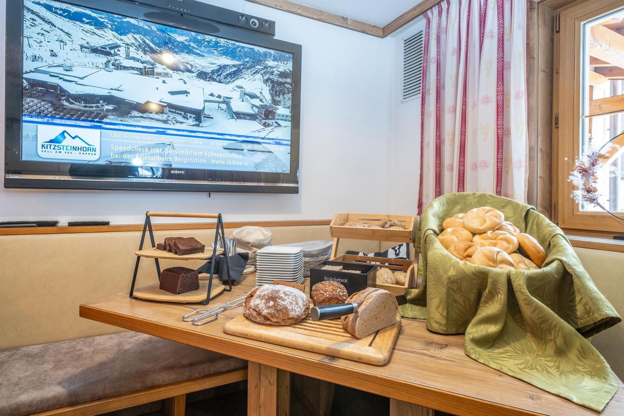 Panorama Hotel Guggenbichl - Inkl Sommerkarte, Einmaliger Eintritt Ins Tauern Spa & Bester Ausblick Ueber Kaprun Exteriör bild